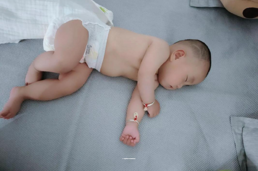 新乡三个月宝宝抬头不稳